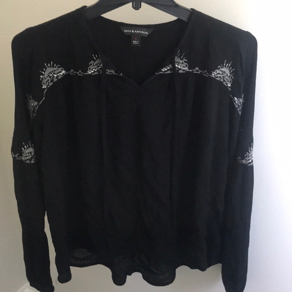 Black blouse - Picture 1 of 3